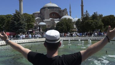 Мъжът извършил опита за палеж на в Истанбул е откъснал