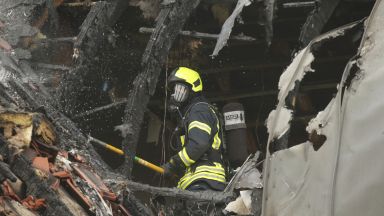 Малък самолет се удари в летящ балон и се разби в сграда в Германия, 3-ма загинаха 