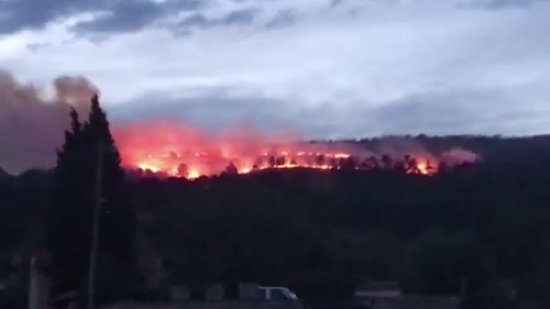 Голям пожар в труднодостъпна местност до Стара Загора, в Тополовградско спасиха от огъня 3 жени