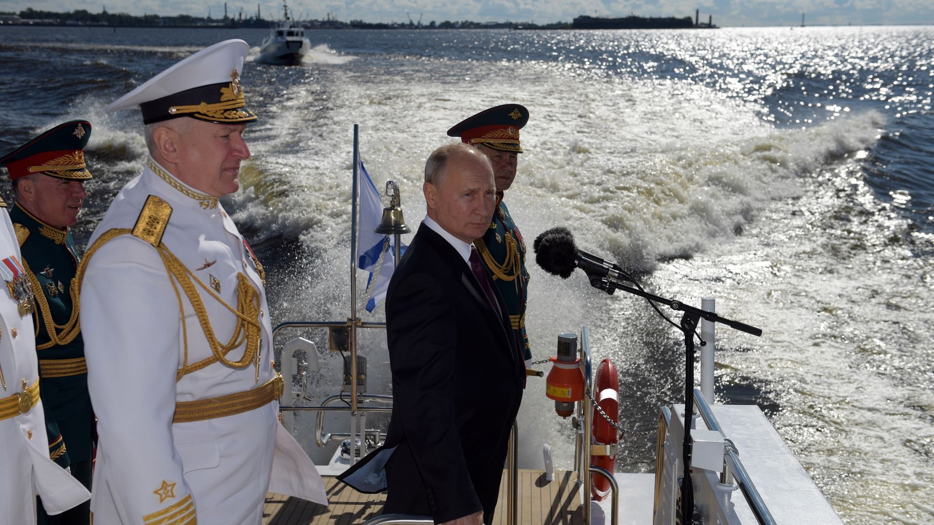 Путин похвали Руския военноморски флот на неговия празник (снимки, видео)