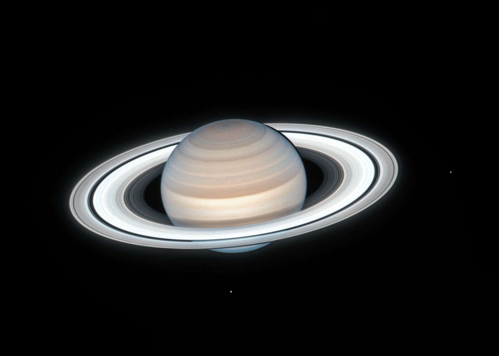 Последната снимка на Сатурн, направена от "Хъбъл"