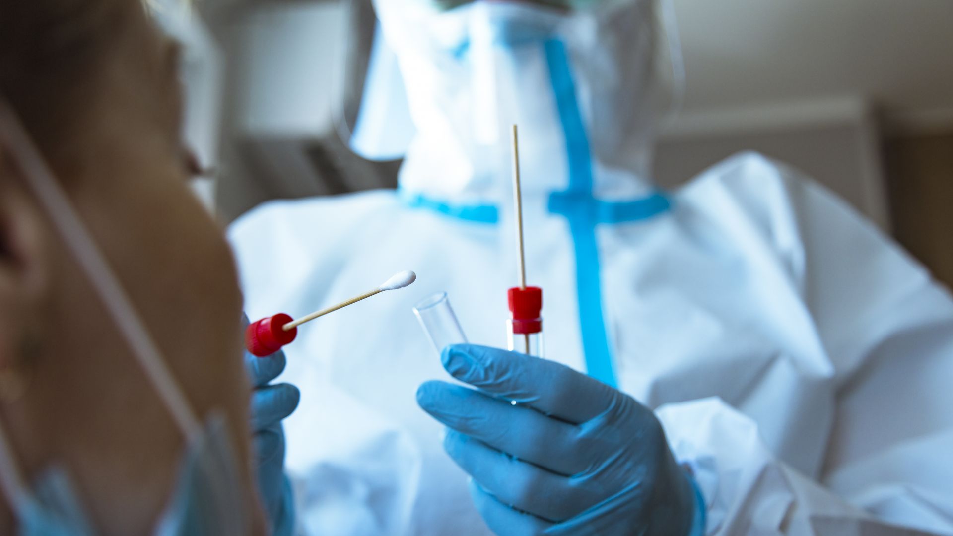 "УМБАЛ-Пловдив" разкрива лаборатория за PCR тестове