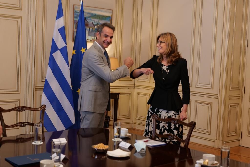Екатерина Захариева разговаря с гръцкия премиер Кирякос Мицотакис