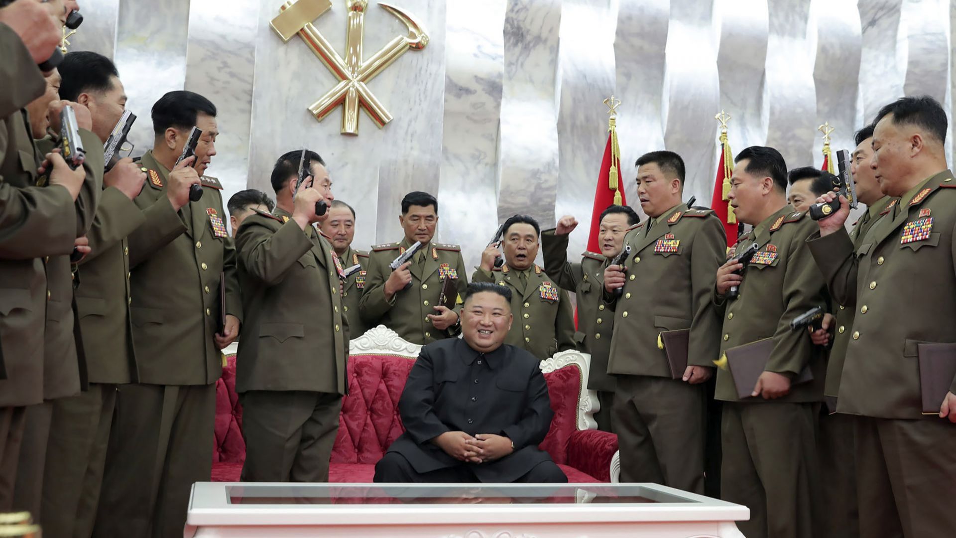 Ким Чен-ун: Благодарение на ядрените оръжия вече няма да има война (снимки, видео)