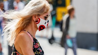 Връщат маските в градския транспорт, лечебните и социалните заведения в Русе
