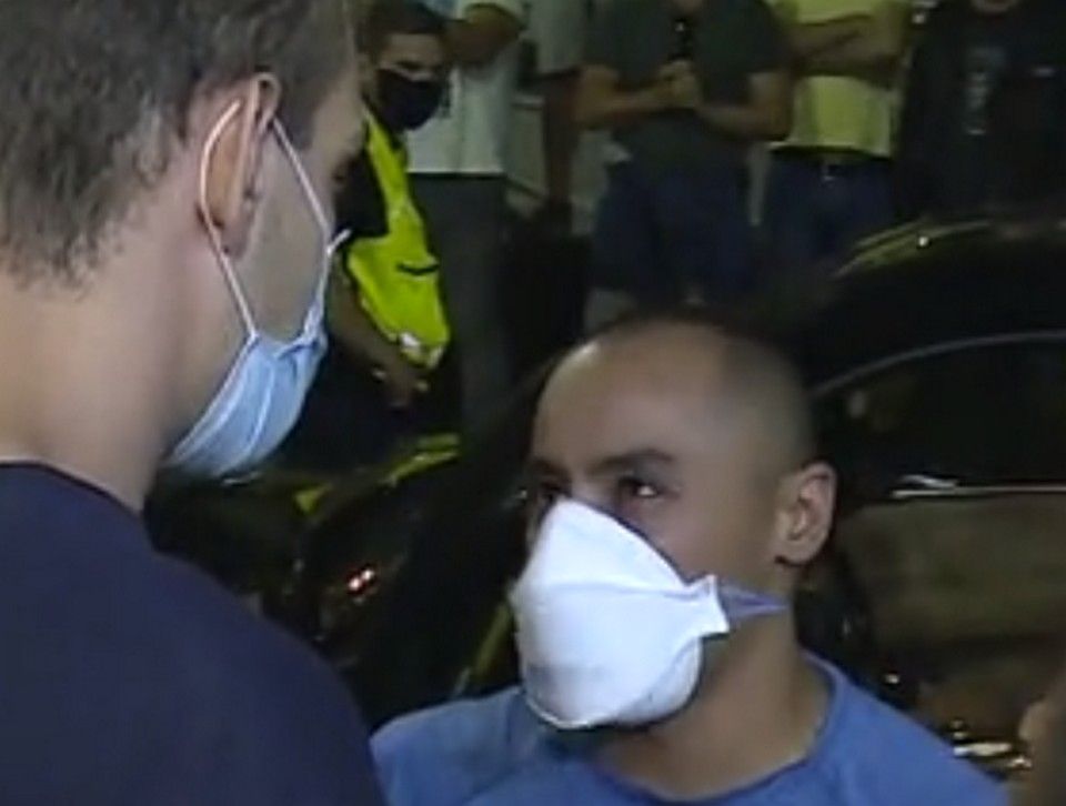 Халед Мохи (вдясно) разговаря с Асен, който пострада леко от инцидента. И двамата се отказаха от претенции един към друг.