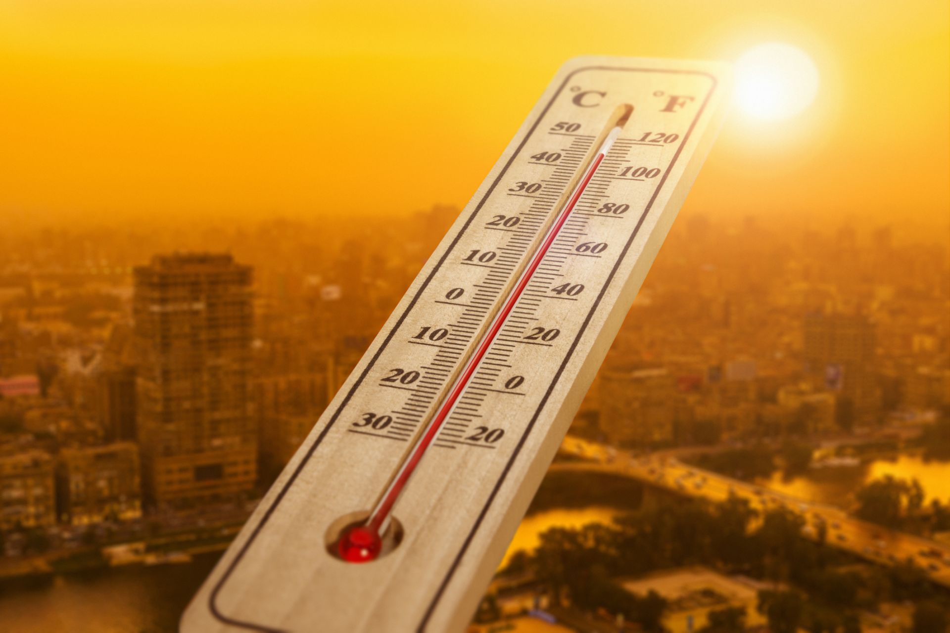 Жълт код за опасни горещини е обявен за почти цялата страна за днес