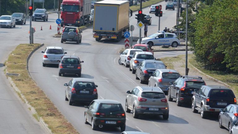 Жители на варненския район Аспарухово и протестиращи от палатковия лагер