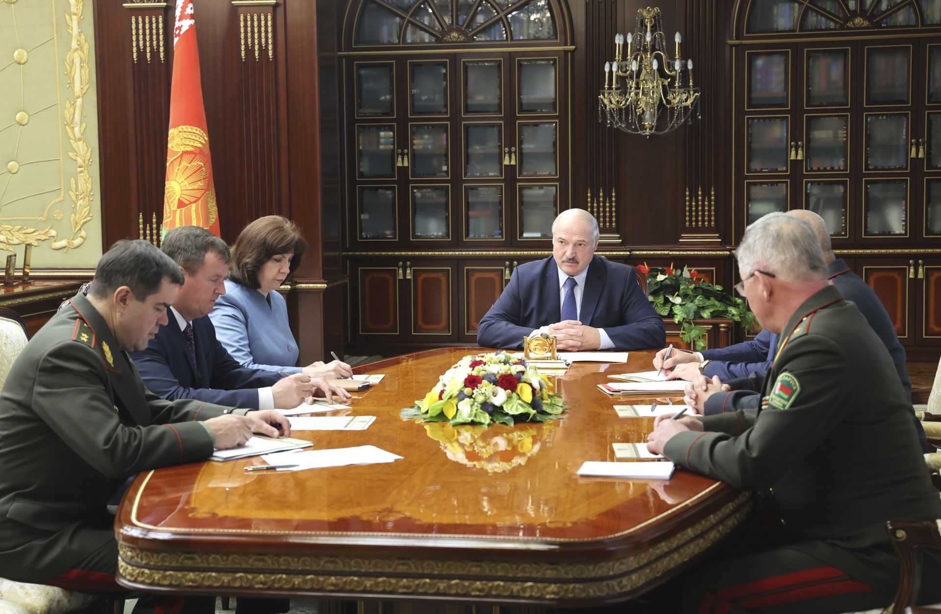 Президентът Александър Лукашенко свика спешно заседание