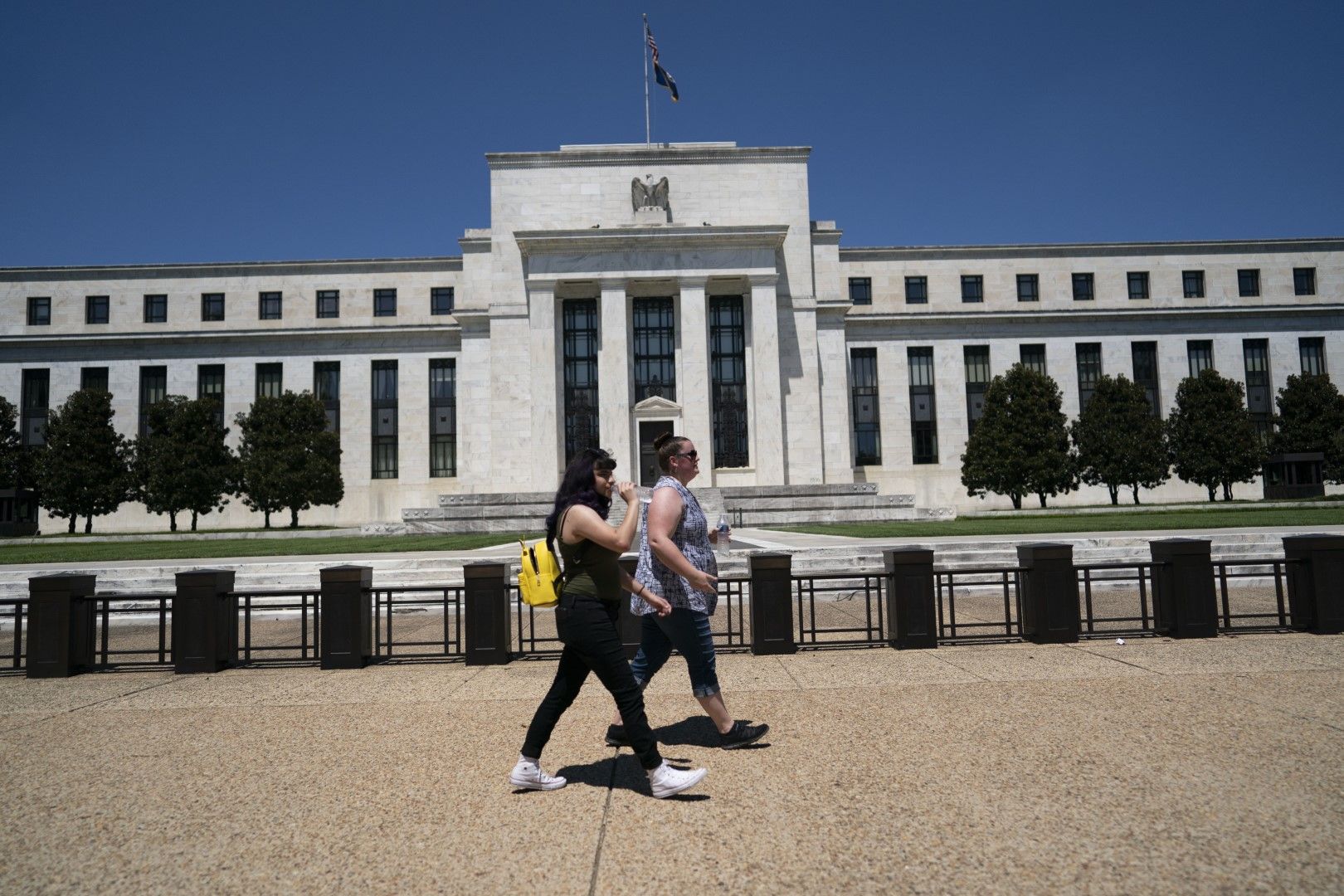 Управлението за федерален резерв, което остави лихвените проценти непроменени, очаква още по-висока инфлация от прогнозираната