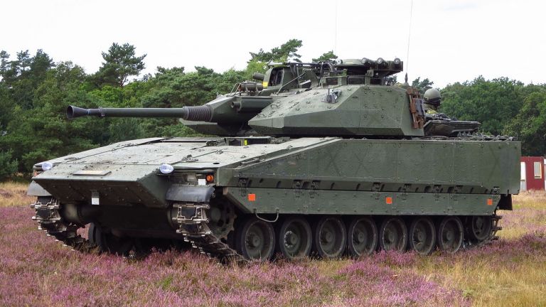 Какво знаем за хибрида между танк и БТР на Швеция