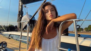 Саня Борисова на разходка с лодка по нашето Черноморие