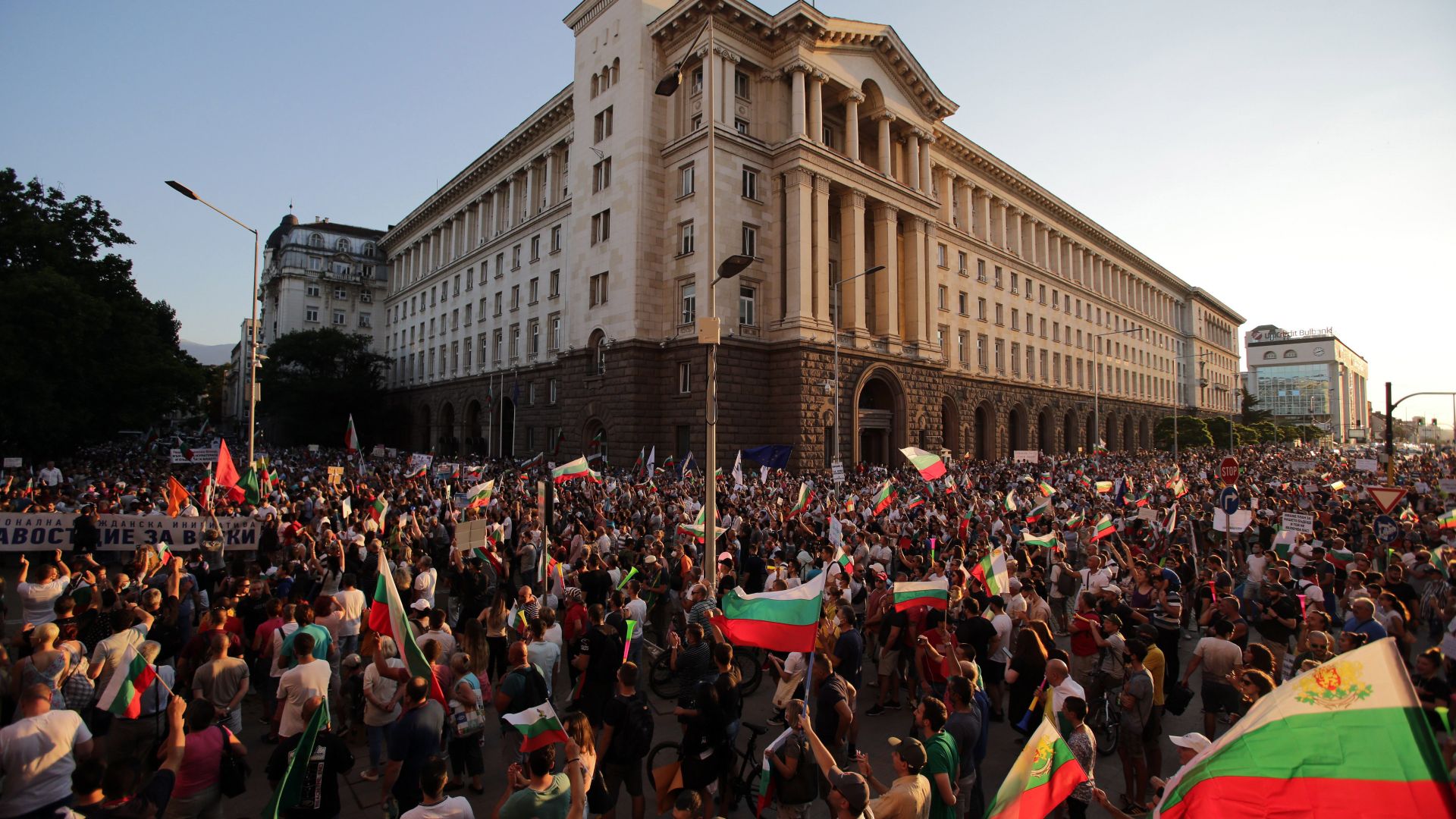 "Галъп": Българите не харесват властта, но не държат на предсрочни избори