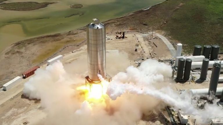 SpaceX успешно тества прототипа на най-голямата си ракета
