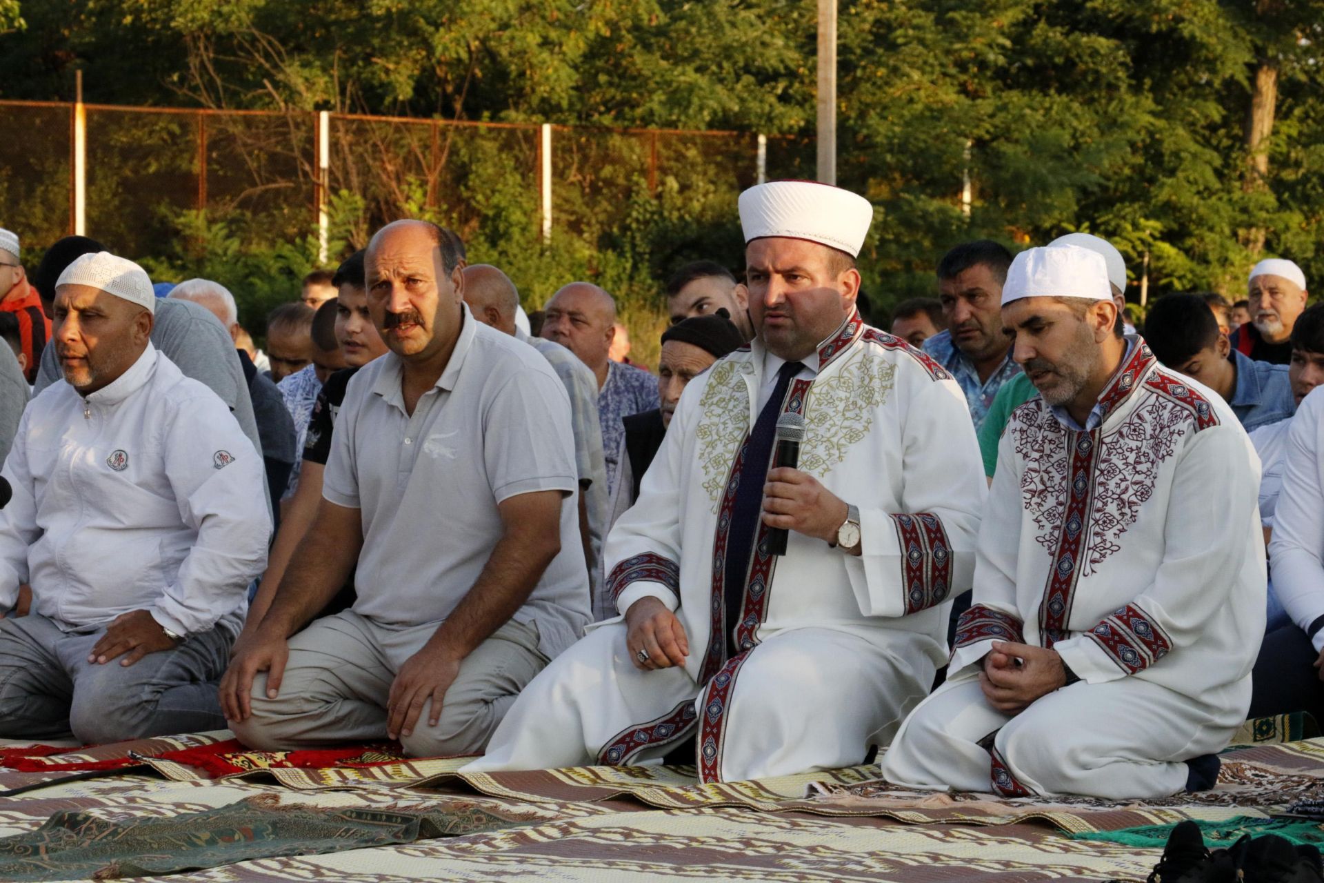Курбан Байрам в Хасково - стотици мюсюлмани посрещнаха празника на игрището в парк "Ямача"