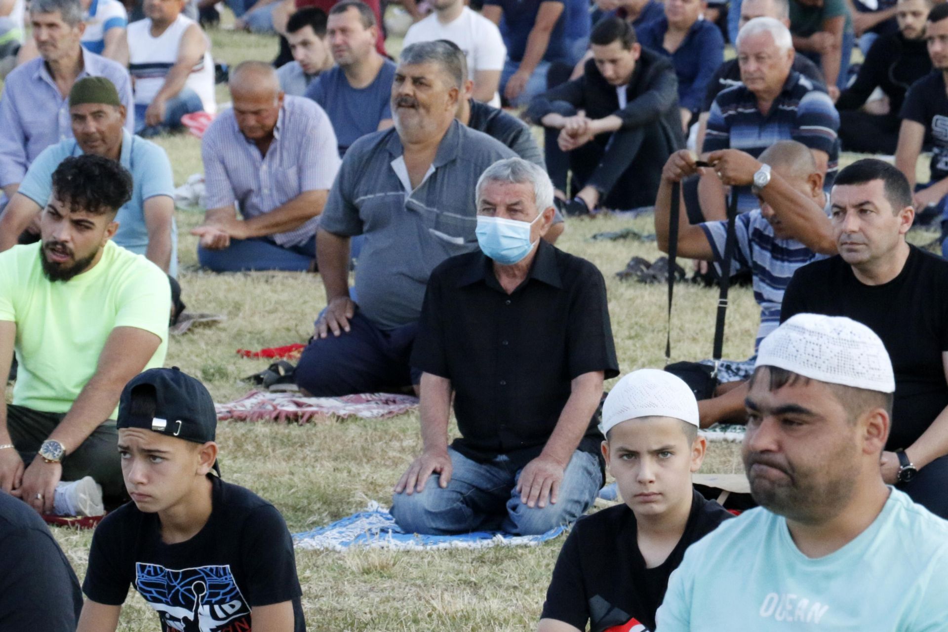 Курбан Байрам в Хасково - стотици мюсюлмани посрещнаха празника на игрището в парк "Ямача"