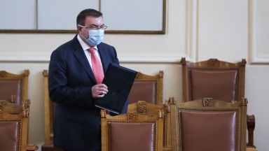 Двама министри отговаряха пред депутатите днес за мерките срещу разпространението