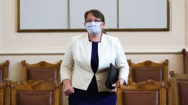 Министърът на труда и социалната политика Деница Сачева потвърди че