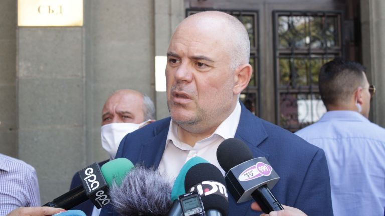 Парламентарната група на БСП поиска главният прокурор Иван Гешев да