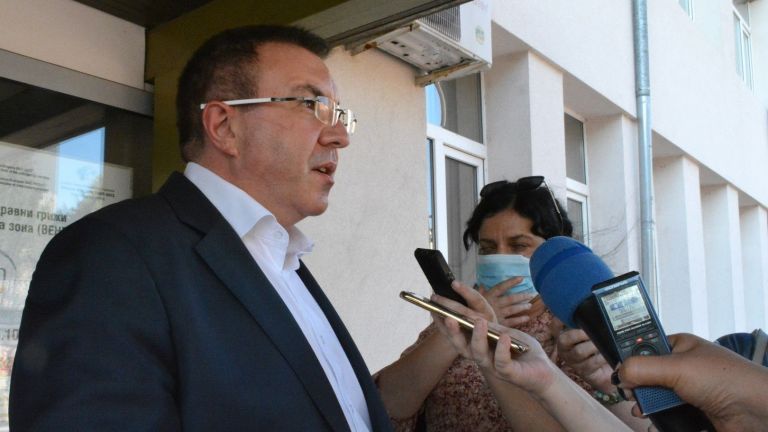 Тежки глоби да понасят болниците, ако върнат пациент с COVID-19.