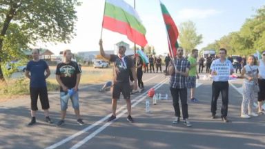 Опит за палеж на палатка на Орлов мост, напрежение на АМ "Тракия"