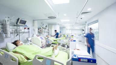 Изследване в 55 болници: Има липса на инфекционисти и реаниматори