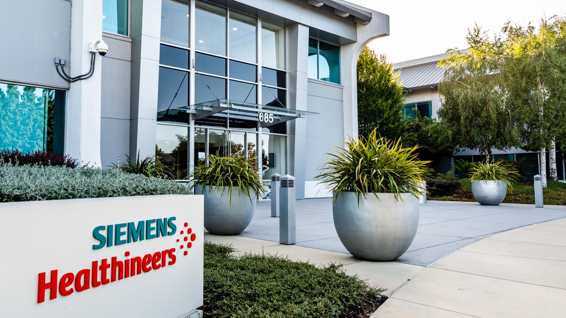 Филиал на Сименс иска да купи американска компания за борба с рака срещу $16,4 млрд.