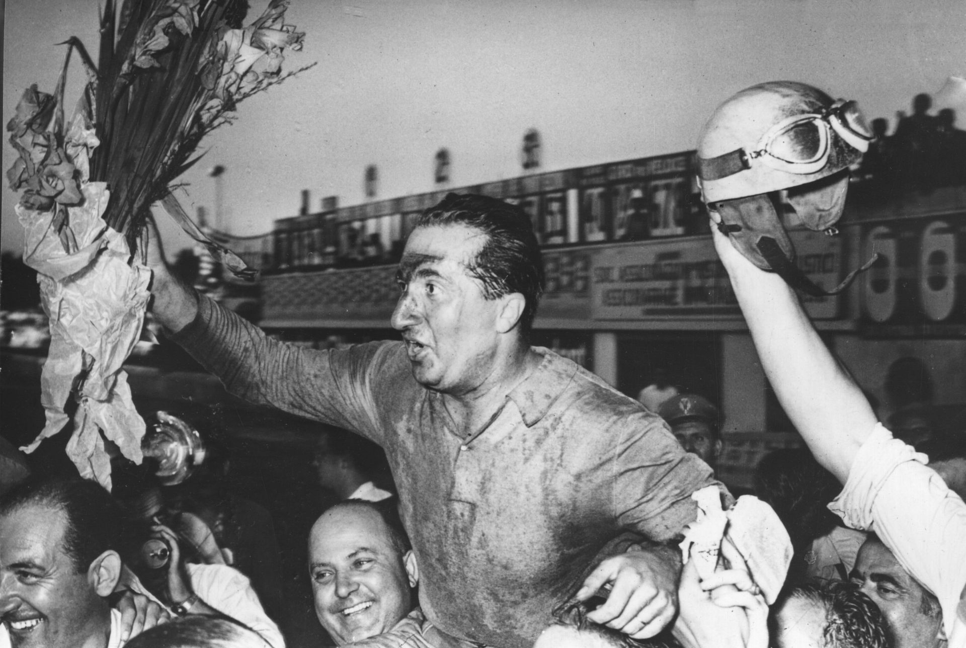 Алберто Аскари с първата си титла във Формула 1, 1952 г.