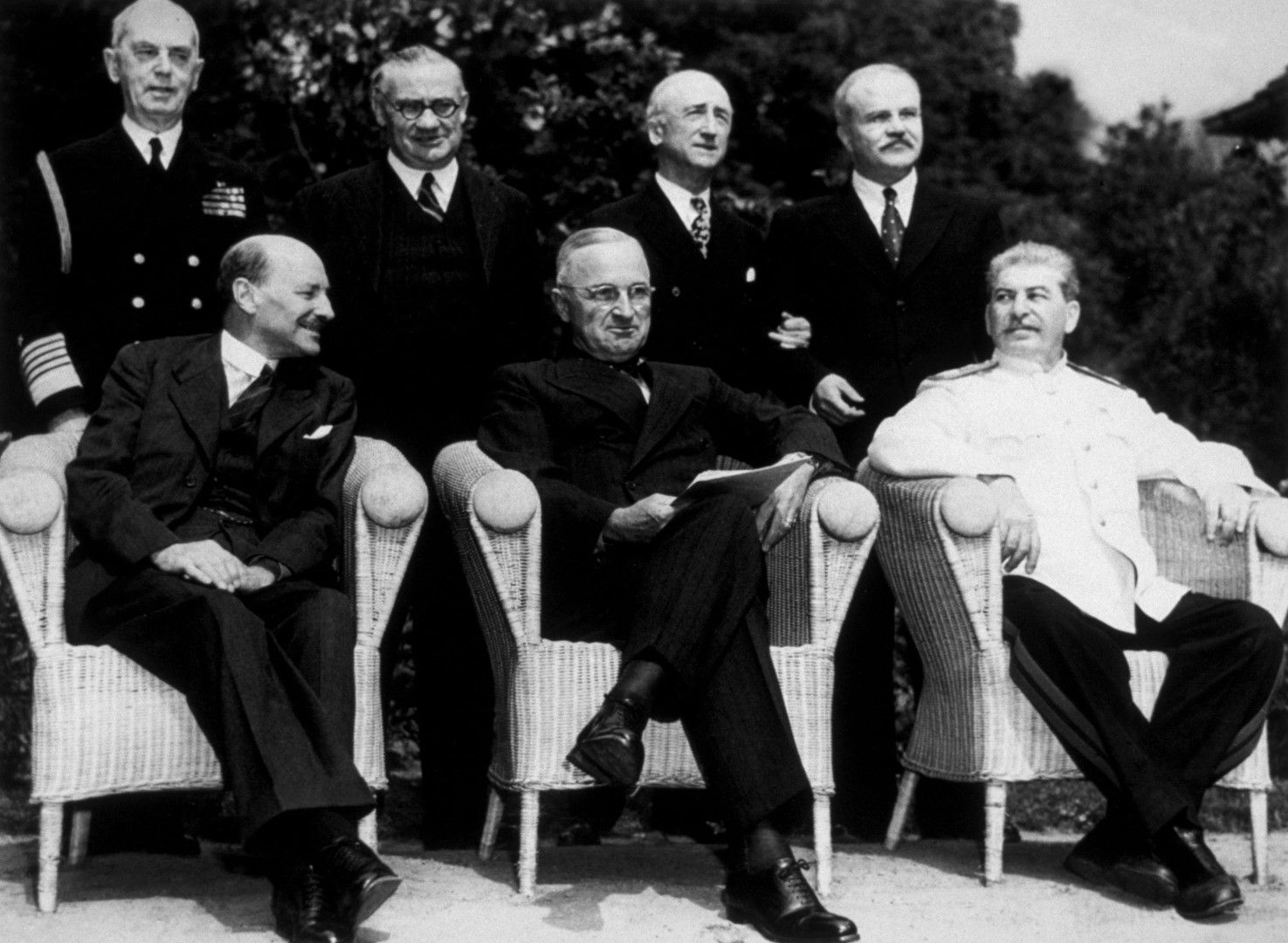 "Тримата големи" на конференцията в Потсдам: британският премиер Клемент Атли, американският президент Хари Труман и Йосиф Сталин