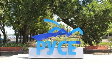 Тази събота общински служители продължават своята доброволческа дейност по почистване