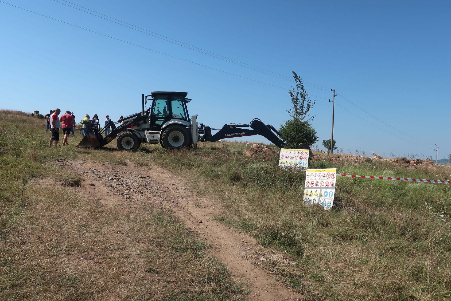 Проверка на място на загробените пестици в бившо ТКЗС край село Радомирци