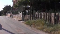 3-годишно дете беше блъснато пред дома му, а шофьорът избяга - подозират, че е на 17 години
