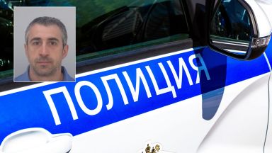 Водолази с лодки издирват изчезналия Янек Миланов от Дупнца в