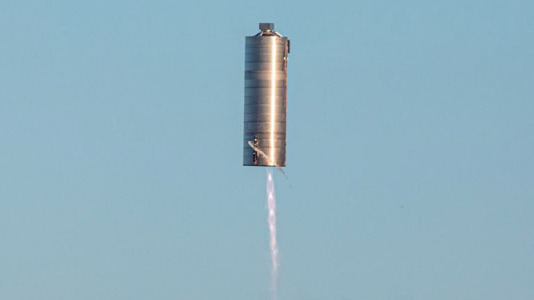 Прототипът Starship SN5 успешно осъществи своя първи полет