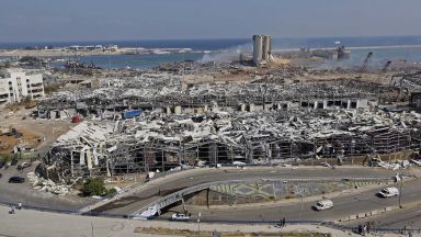 Изливат милиарди евро за възраждане на взривеното пристанище в Бейрут
