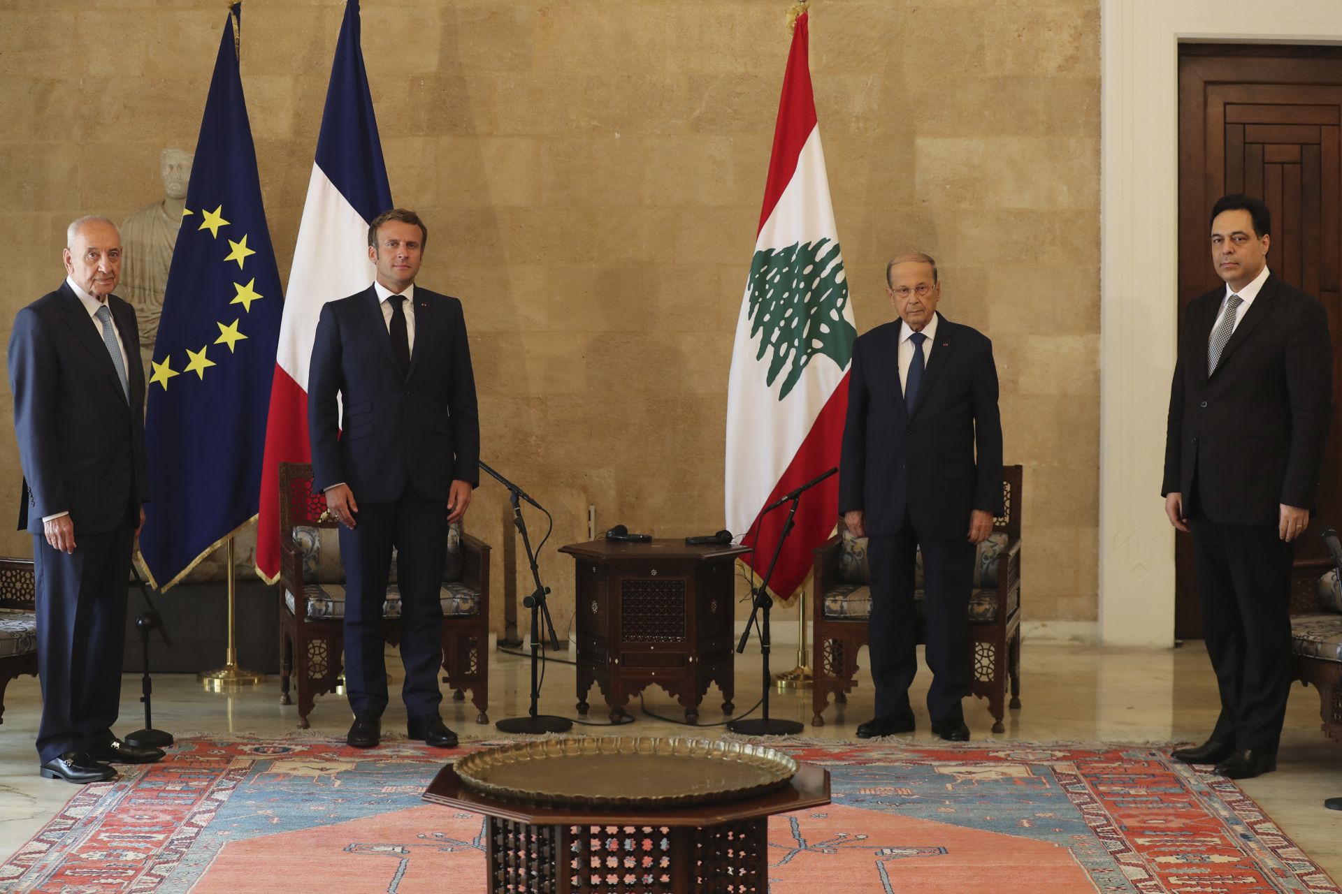 Макрон е първият световен лидер, посетил Бейрут след взрива