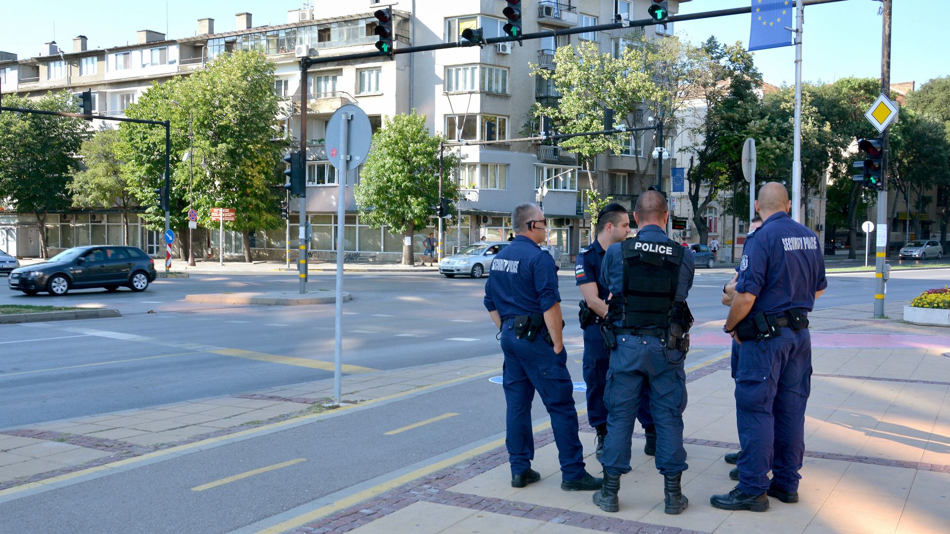 Двама задържани при премахването на блокадата във Варна (снимки)