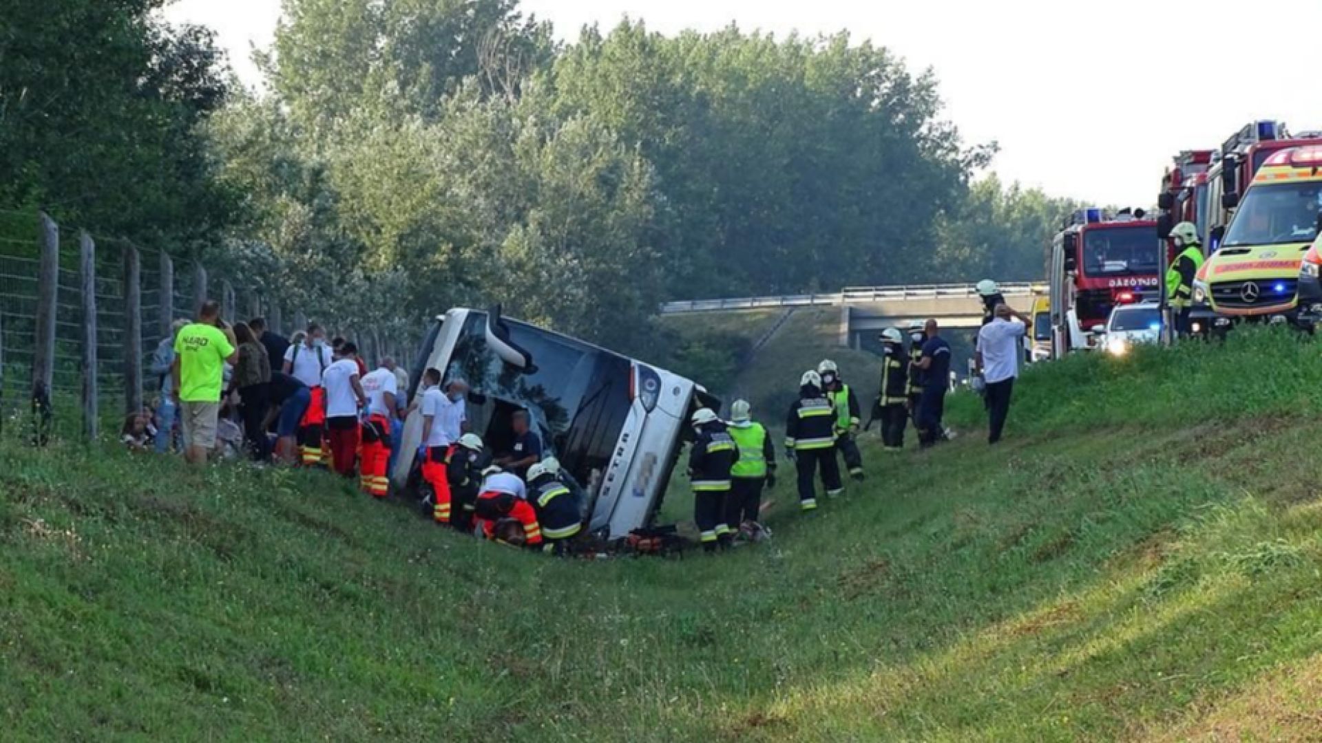 Убит и ранени в Унгария при катастрофа с автобус, връщал полски туристи от България