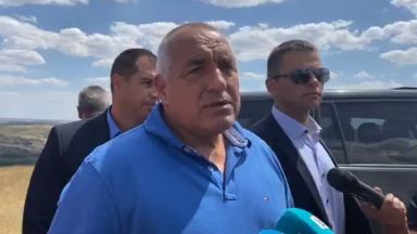 Борисов инспектира борбата с пожарите и обяви: И аз искам оставката на Радев (видео)