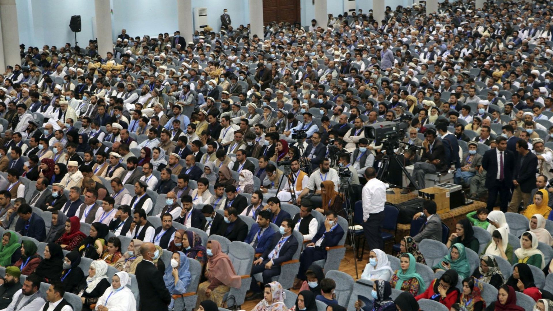 Афганистанският президент освободи и последните 400 затворници талибани