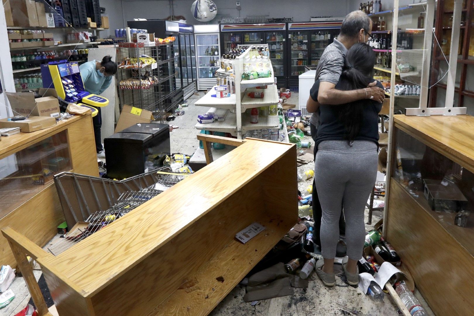Опустошен семеен магазин за хранителни стоки в Чикаго, 10 август