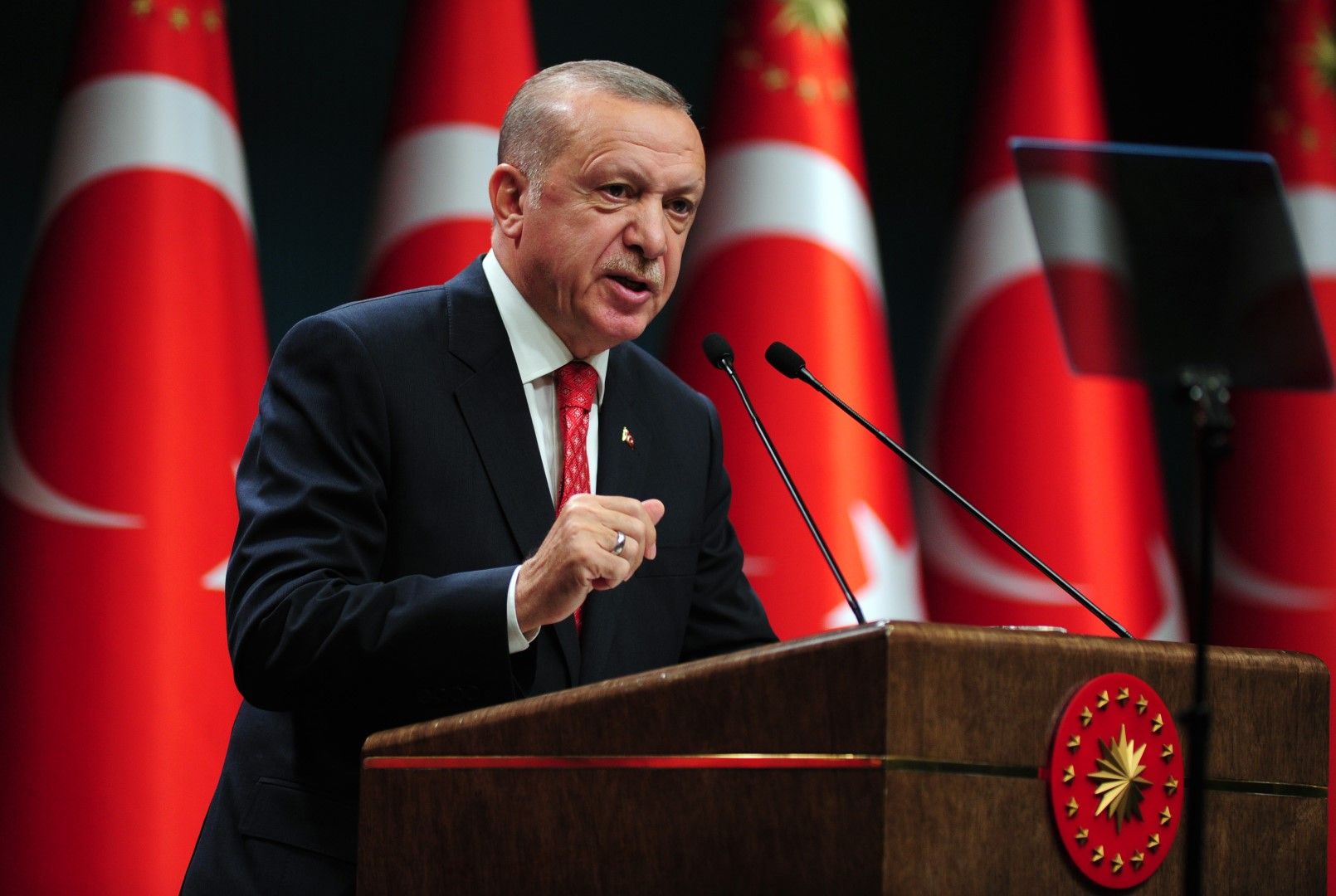 Турският президент Реджеп Тайип Ердоган в понеделник апелира за "приемлива формула" за правата на енергийни проучвания в Източното Средиземноморие, която е център на напрежението по време на последните сондажни дейности