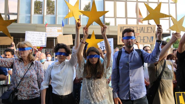 Ние, българските студенти в Германия, се обръщаме към Вас с