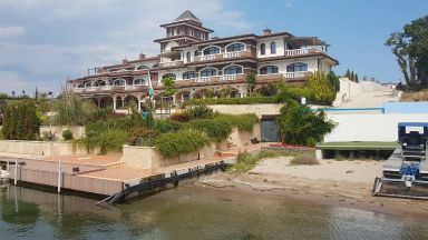 Фалстарт на делото за плажа край така наречените Летни сараи