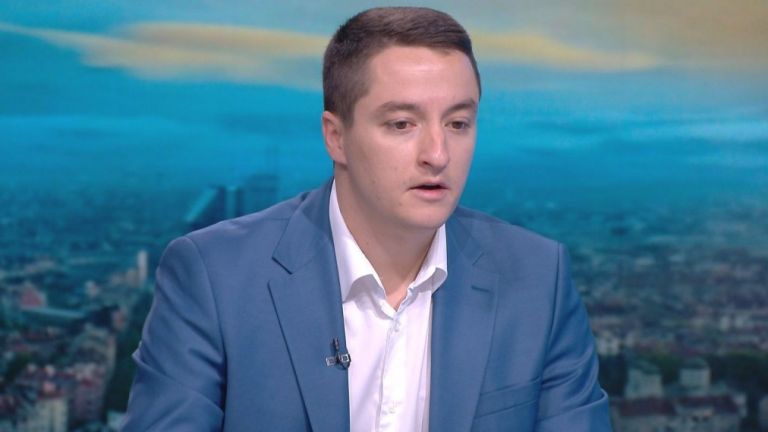 Няма да напусна Народното събрание, защото не е вярно, че