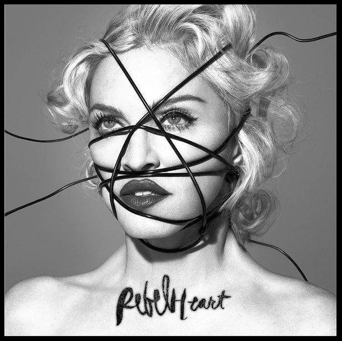 Обложката на албума Rebel Heart