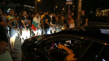 На косъм от стълкновения заради масови блокади в 37-ия ден на протест