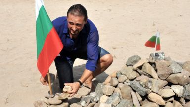 В парк Росенец протестиращи организират ново парти с плажуване край