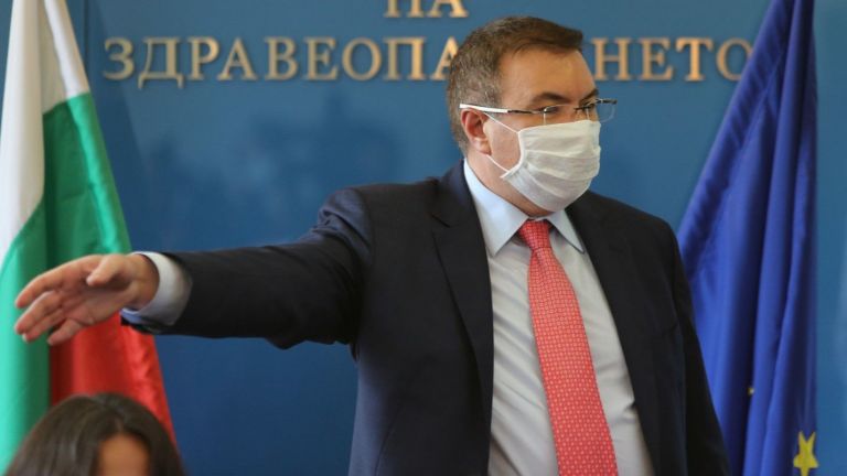 Като грозна лъжа определи министърът на здравеопазването проф. Костадин Ангелов