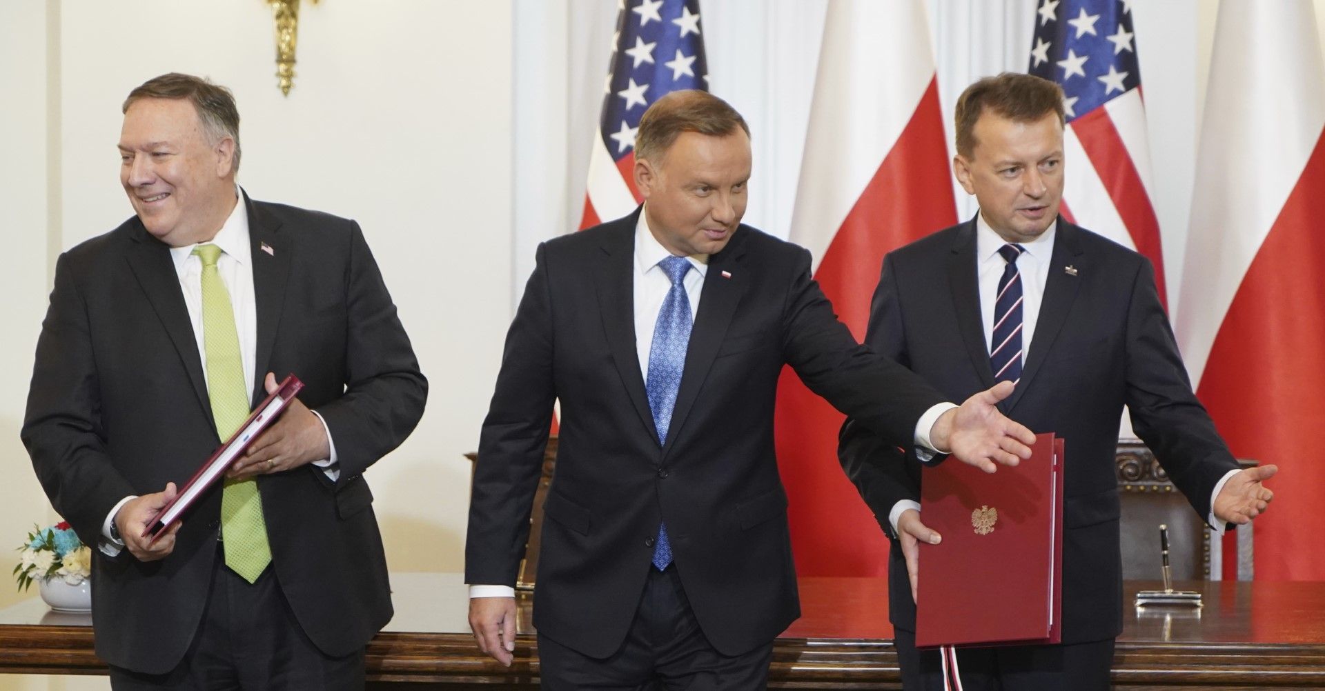 Майк Помпейо, Помпео, държавен секретар на САЩ, заедно с президентна на Полша Анджей Дуда и министърът на отбраната Мариуш Блашчак